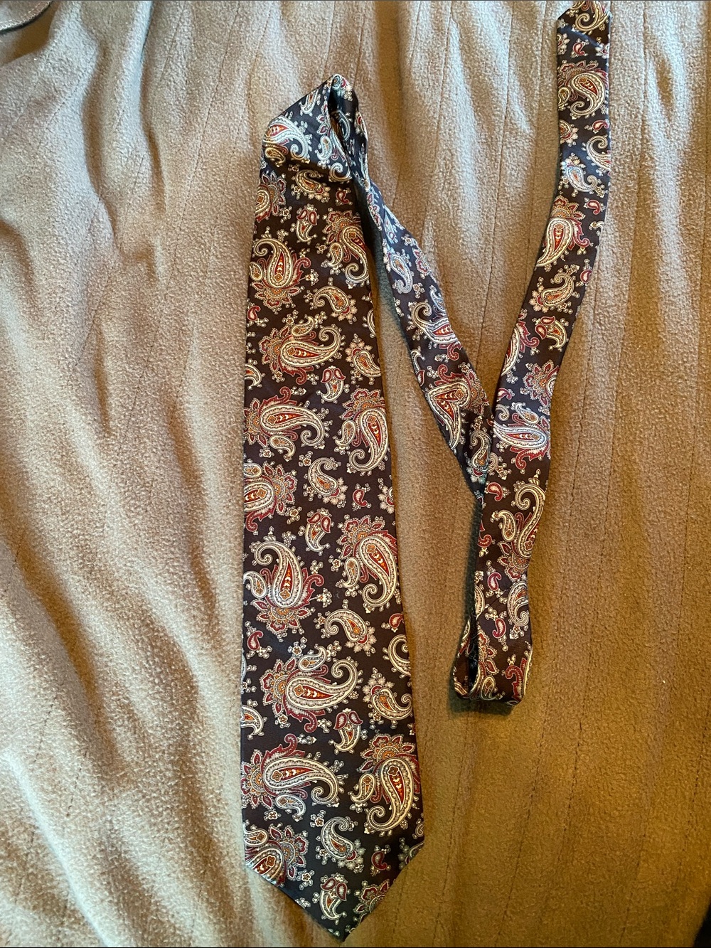Oscar de la Renta navy Paisley Silk Tie with maroon and silver Motifs